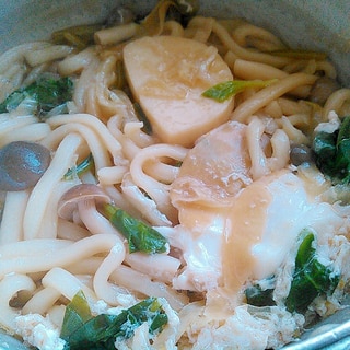 しめじ卵の鍋焼きうどん